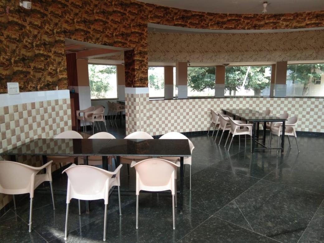 Kstdc Hotel Mayura Pavithra Yediyur Kunigal Esterno foto