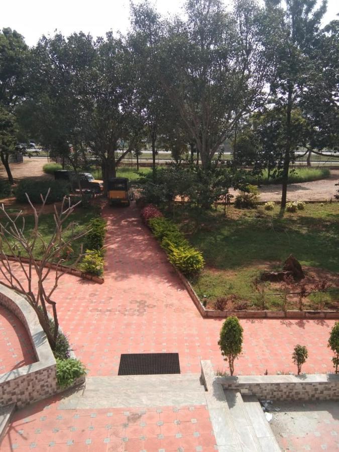 Kstdc Hotel Mayura Pavithra Yediyur Kunigal Esterno foto