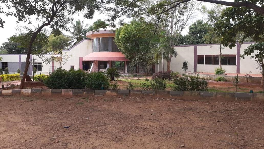 Kstdc Hotel Mayura Pavithra Yediyur Kunigal Esterno foto