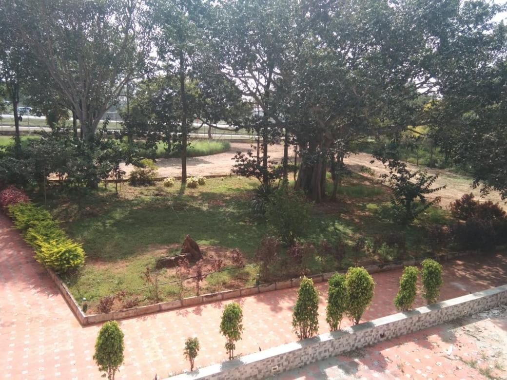 Kstdc Hotel Mayura Pavithra Yediyur Kunigal Esterno foto