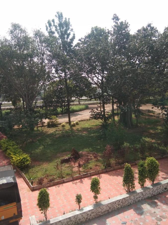 Kstdc Hotel Mayura Pavithra Yediyur Kunigal Esterno foto